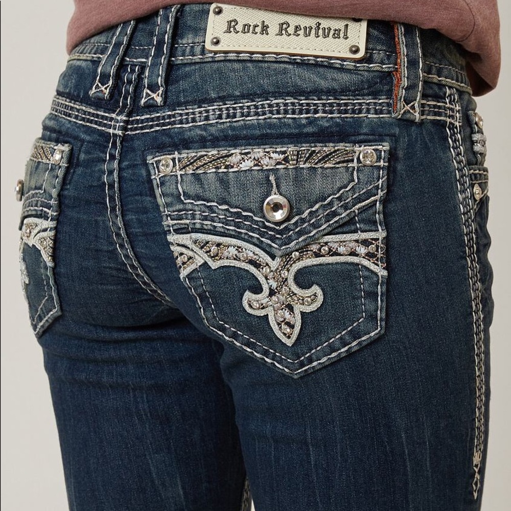 Rock Revival  "Cloee" Easy Crop Jean Capri  30 31